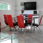 In With Sea View, Terrace, Air Conditioning, Wi-fi شقة
