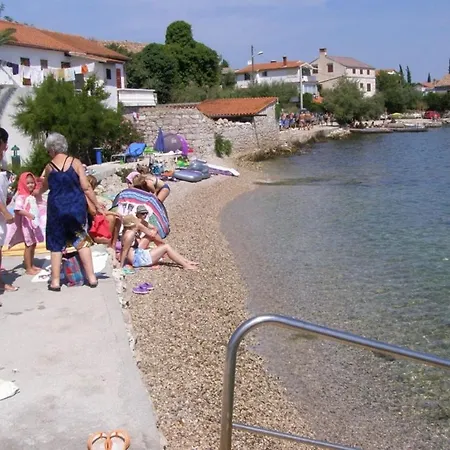 In With Sea View, Terrace, Air Conditioning, Wi-fi Apartman Preko